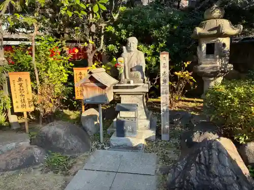 豊川稲荷東京別院の{uncategorized: "未分類", other: "その他", undefined: "問題あり", building: "その他建物", grave: "お墓", sacred_gate: "鳥居", guardian: "狛犬", statue: "像", buddha: "仏像", history: "歴史", nature: "自然", garden: "庭園", animal: "動物", pagoda: "塔", temizu: "手水舎", mountain_gate: "山門・神門", sanctuary: "本殿・本堂", subordinate: "末社・摂社", art: "芸術", scenery: "景色", jizo: "地蔵", ema: "絵馬", goshuin: "御朱印", omikuji: "おみくじ", items: "授与品その他", amulet: "お守り", goshuincho: "御朱印帳", eats: "食事", festival: "お祭り", votive_dance: "神楽", shichigosan: "七五三参", wedding: "結婚式", experience: "体験その他", initially: "初詣", around: "周辺", anti_infection: "感染症対策"}