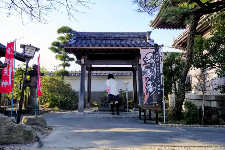 海徳寺の{uncategorized: "未分類", other: "その他", undefined: "問題あり", building: "その他建物", grave: "お墓", sacred_gate: "鳥居", guardian: "狛犬", statue: "像", buddha: "仏像", history: "歴史", nature: "自然", garden: "庭園", animal: "動物", pagoda: "塔", temizu: "手水舎", mountain_gate: "山門・神門", sanctuary: "本殿・本堂", subordinate: "末社・摂社", art: "芸術", scenery: "景色", jizo: "地蔵", ema: "絵馬", goshuin: "御朱印", omikuji: "おみくじ", items: "授与品その他", amulet: "お守り", goshuincho: "御朱印帳", eats: "食事", festival: "お祭り", votive_dance: "神楽", shichigosan: "七五三参", wedding: "結婚式", experience: "体験その他", initially: "初詣", around: "周辺", anti_infection: "感染症対策"}