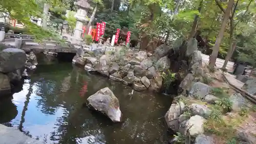 建部大社の庭園