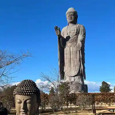 東本願寺本廟 牛久浄苑（牛久大仏）の仏像