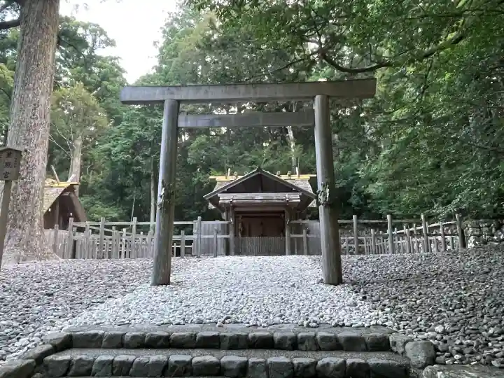 瀧原宮(皇大神宮別宮)の{uncategorized: "未分類", other: "その他", undefined: "問題あり", building: "その他建物", grave: "お墓", sacred_gate: "鳥居", guardian: "狛犬", statue: "像", buddha: "仏像", history: "歴史", nature: "自然", garden: "庭園", animal: "動物", pagoda: "塔", temizu: "手水舎", mountain_gate: "山門・神門", sanctuary: "本殿・本堂", subordinate: "末社・摂社", art: "芸術", scenery: "景色", jizo: "地蔵", ema: "絵馬", goshuin: "御朱印", omikuji: "おみくじ", items: "授与品その他", amulet: "お守り", goshuincho: "御朱印帳", eats: "食事", festival: "お祭り", votive_dance: "神楽", shichigosan: "七五三参", wedding: "結婚式", experience: "体験その他", initially: "初詣", around: "周辺", anti_infection: "感染症対策"}