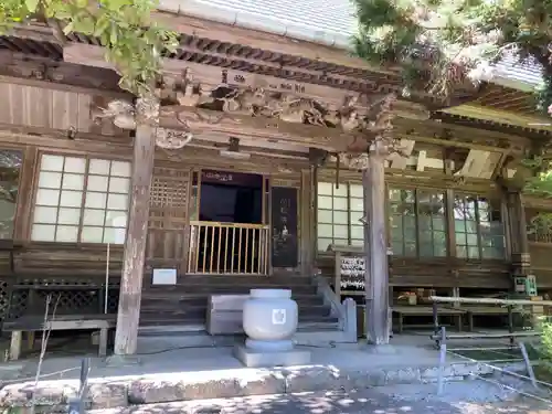 小松寺の本殿・本堂