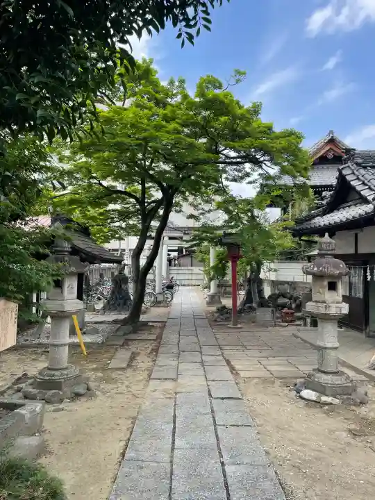 伊奈利神社の{uncategorized: "未分類", other: "その他", undefined: "問題あり", building: "その他建物", grave: "お墓", sacred_gate: "鳥居", guardian: "狛犬", statue: "像", buddha: "仏像", history: "歴史", nature: "自然", garden: "庭園", animal: "動物", pagoda: "塔", temizu: "手水舎", mountain_gate: "山門・神門", sanctuary: "本殿・本堂", subordinate: "末社・摂社", art: "芸術", scenery: "景色", jizo: "地蔵", ema: "絵馬", goshuin: "御朱印", omikuji: "おみくじ", items: "授与品その他", amulet: "お守り", goshuincho: "御朱印帳", eats: "食事", festival: "お祭り", votive_dance: "神楽", shichigosan: "七五三参", wedding: "結婚式", experience: "体験その他", initially: "初詣", around: "周辺", anti_infection: "感染症対策"}
