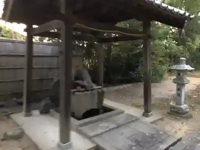 石田神社の手水舎