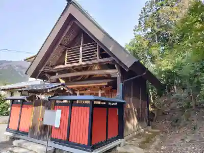 樫本神社（大原野神社境外摂社）の{uncategorized: "未分類", other: "その他", undefined: "問題あり", building: "その他建物", grave: "お墓", sacred_gate: "鳥居", guardian: "狛犬", statue: "像", buddha: "仏像", history: "歴史", nature: "自然", garden: "庭園", animal: "動物", pagoda: "塔", temizu: "手水舎", mountain_gate: "山門・神門", sanctuary: "本殿・本堂", subordinate: "末社・摂社", art: "芸術", scenery: "景色", jizo: "地蔵", ema: "絵馬", goshuin: "御朱印", omikuji: "おみくじ", items: "授与品その他", amulet: "お守り", goshuincho: "御朱印帳", eats: "食事", festival: "お祭り", votive_dance: "神楽", shichigosan: "七五三参", wedding: "結婚式", experience: "体験その他", initially: "初詣", around: "周辺", anti_infection: "感染症対策"}