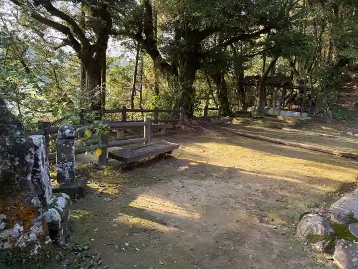 大井上神社の{uncategorized: "未分類", other: "その他", undefined: "問題あり", building: "その他建物", grave: "お墓", sacred_gate: "鳥居", guardian: "狛犬", statue: "像", buddha: "仏像", history: "歴史", nature: "自然", garden: "庭園", animal: "動物", pagoda: "塔", temizu: "手水舎", mountain_gate: "山門・神門", sanctuary: "本殿・本堂", subordinate: "末社・摂社", art: "芸術", scenery: "景色", jizo: "地蔵", ema: "絵馬", goshuin: "御朱印", omikuji: "おみくじ", items: "授与品その他", amulet: "お守り", goshuincho: "御朱印帳", eats: "食事", festival: "お祭り", votive_dance: "神楽", shichigosan: "七五三参", wedding: "結婚式", experience: "体験その他", initially: "初詣", around: "周辺", anti_infection: "感染症対策"}