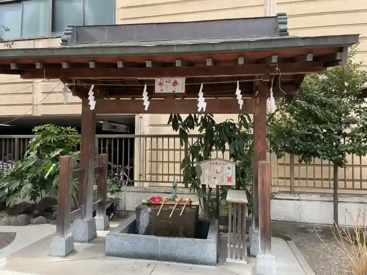氷川鍬神社の{uncategorized: "未分類", other: "その他", undefined: "問題あり", building: "その他建物", grave: "お墓", sacred_gate: "鳥居", guardian: "狛犬", statue: "像", buddha: "仏像", history: "歴史", nature: "自然", garden: "庭園", animal: "動物", pagoda: "塔", temizu: "手水舎", mountain_gate: "山門・神門", sanctuary: "本殿・本堂", subordinate: "末社・摂社", art: "芸術", scenery: "景色", jizo: "地蔵", ema: "絵馬", goshuin: "御朱印", omikuji: "おみくじ", items: "授与品その他", amulet: "お守り", goshuincho: "御朱印帳", eats: "食事", festival: "お祭り", votive_dance: "神楽", shichigosan: "七五三参", wedding: "結婚式", experience: "体験その他", initially: "初詣", around: "周辺", anti_infection: "感染症対策"}