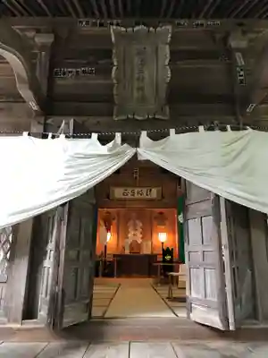 新海三社神社の本殿・本堂