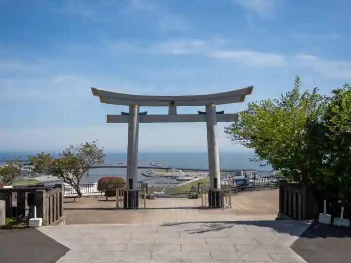 鹿島御児神社の{uncategorized: "未分類", other: "その他", undefined: "問題あり", building: "その他建物", grave: "お墓", sacred_gate: "鳥居", guardian: "狛犬", statue: "像", buddha: "仏像", history: "歴史", nature: "自然", garden: "庭園", animal: "動物", pagoda: "塔", temizu: "手水舎", mountain_gate: "山門・神門", sanctuary: "本殿・本堂", subordinate: "末社・摂社", art: "芸術", scenery: "景色", jizo: "地蔵", ema: "絵馬", goshuin: "御朱印", omikuji: "おみくじ", items: "授与品その他", amulet: "お守り", goshuincho: "御朱印帳", eats: "食事", festival: "お祭り", votive_dance: "神楽", shichigosan: "七五三参", wedding: "結婚式", experience: "体験その他", initially: "初詣", around: "周辺", anti_infection: "感染症対策"}