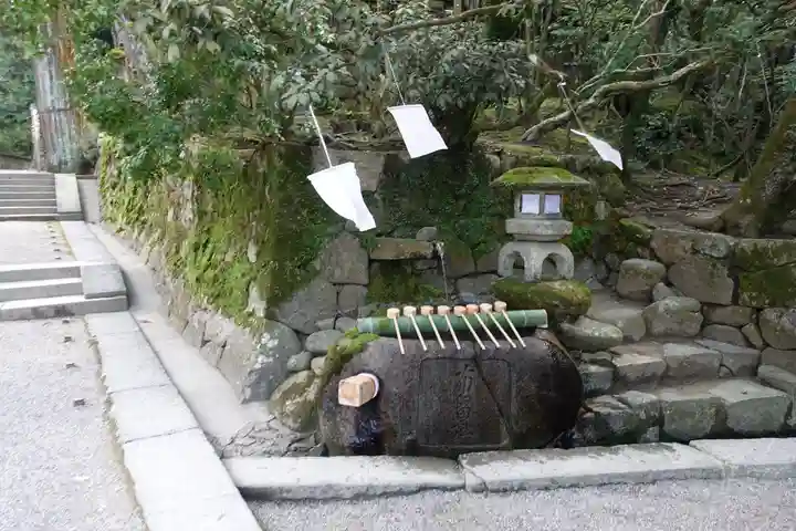 石上神宮の手水舎