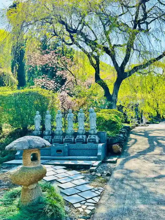 清源寺の{uncategorized: "未分類", other: "その他", undefined: "問題あり", building: "その他建物", grave: "お墓", sacred_gate: "鳥居", guardian: "狛犬", statue: "像", buddha: "仏像", history: "歴史", nature: "自然", garden: "庭園", animal: "動物", pagoda: "塔", temizu: "手水舎", mountain_gate: "山門・神門", sanctuary: "本殿・本堂", subordinate: "末社・摂社", art: "芸術", scenery: "景色", jizo: "地蔵", ema: "絵馬", goshuin: "御朱印", omikuji: "おみくじ", items: "授与品その他", amulet: "お守り", goshuincho: "御朱印帳", eats: "食事", festival: "お祭り", votive_dance: "神楽", shichigosan: "七五三参", wedding: "結婚式", experience: "体験その他", initially: "初詣", around: "周辺", anti_infection: "感染症対策"}