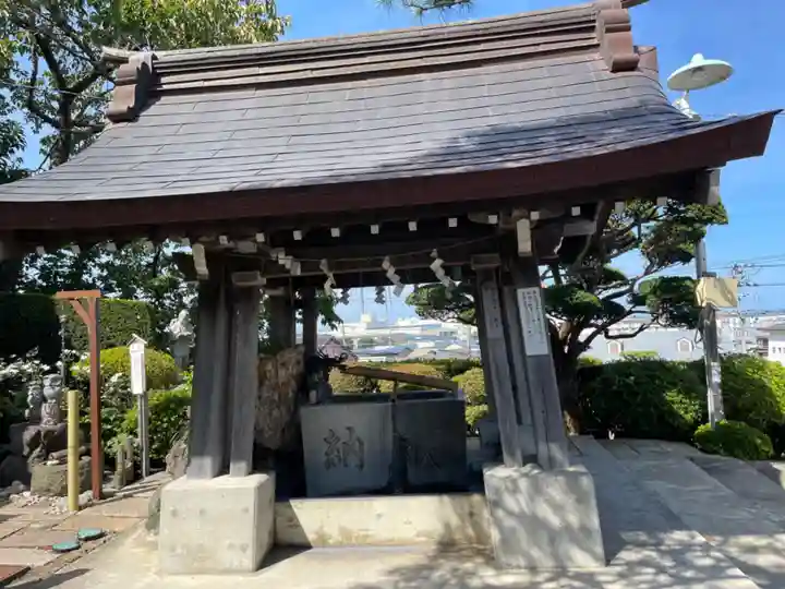 三嶋神社の手水舎