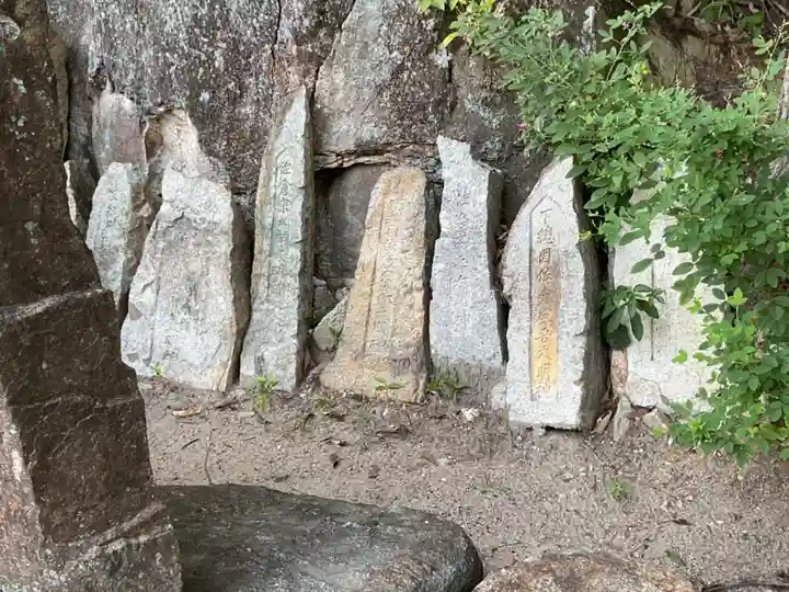 熊野社(岩崎熊野神社)の末社・摂社