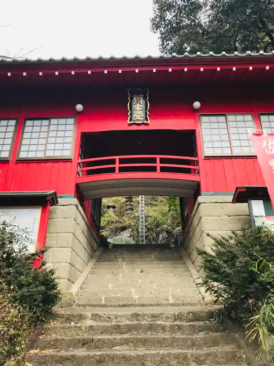 磯山弁財天の山門・神門