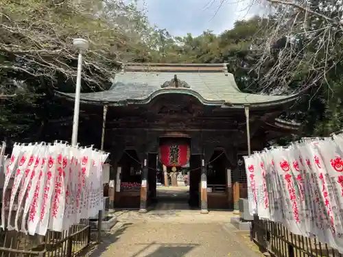 豊川閣　妙厳寺の山門・神門