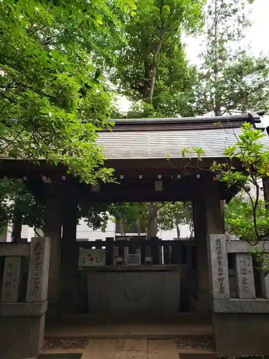 神明氷川神社の手水舎
