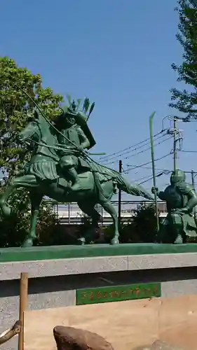 白旗神社の像