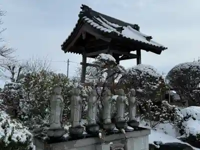 全龍寺の{uncategorized: "未分類", other: "その他", undefined: "問題あり", building: "その他建物", grave: "お墓", sacred_gate: "鳥居", guardian: "狛犬", statue: "像", buddha: "仏像", history: "歴史", nature: "自然", garden: "庭園", animal: "動物", pagoda: "塔", temizu: "手水舎", mountain_gate: "山門・神門", sanctuary: "本殿・本堂", subordinate: "末社・摂社", art: "芸術", scenery: "景色", jizo: "地蔵", ema: "絵馬", goshuin: "御朱印", omikuji: "おみくじ", items: "授与品その他", amulet: "お守り", goshuincho: "御朱印帳", eats: "食事", festival: "お祭り", votive_dance: "神楽", shichigosan: "七五三参", wedding: "結婚式", experience: "体験その他", initially: "初詣", around: "周辺", anti_infection: "感染症対策"}