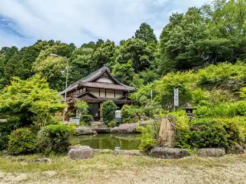 曽野稲荷神社の庭園