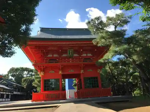 穴八幡宮の山門・神門