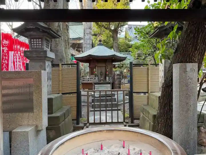 豊川稲荷東京別院の{uncategorized: "未分類", other: "その他", undefined: "問題あり", building: "その他建物", grave: "お墓", sacred_gate: "鳥居", guardian: "狛犬", statue: "像", buddha: "仏像", history: "歴史", nature: "自然", garden: "庭園", animal: "動物", pagoda: "塔", temizu: "手水舎", mountain_gate: "山門・神門", sanctuary: "本殿・本堂", subordinate: "末社・摂社", art: "芸術", scenery: "景色", jizo: "地蔵", ema: "絵馬", goshuin: "御朱印", omikuji: "おみくじ", items: "授与品その他", amulet: "お守り", goshuincho: "御朱印帳", eats: "食事", festival: "お祭り", votive_dance: "神楽", shichigosan: "七五三参", wedding: "結婚式", experience: "体験その他", initially: "初詣", around: "周辺", anti_infection: "感染症対策"}