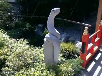 蛇窪神社の{uncategorized: "未分類", other: "その他", undefined: "問題あり", building: "その他建物", grave: "お墓", sacred_gate: "鳥居", guardian: "狛犬", statue: "像", buddha: "仏像", history: "歴史", nature: "自然", garden: "庭園", animal: "動物", pagoda: "塔", temizu: "手水舎", mountain_gate: "山門・神門", sanctuary: "本殿・本堂", subordinate: "末社・摂社", art: "芸術", scenery: "景色", jizo: "地蔵", ema: "絵馬", goshuin: "御朱印", omikuji: "おみくじ", items: "授与品その他", amulet: "お守り", goshuincho: "御朱印帳", eats: "食事", festival: "お祭り", votive_dance: "神楽", shichigosan: "七五三参", wedding: "結婚式", experience: "体験その他", initially: "初詣", around: "周辺", anti_infection: "感染症対策"}