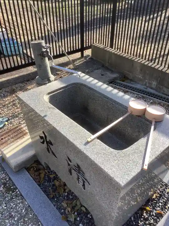 八所社の手水舎