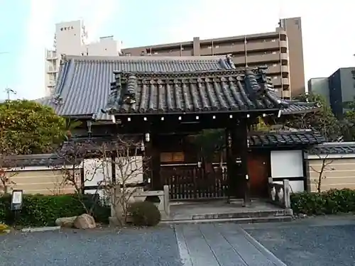 本覚寺の山門