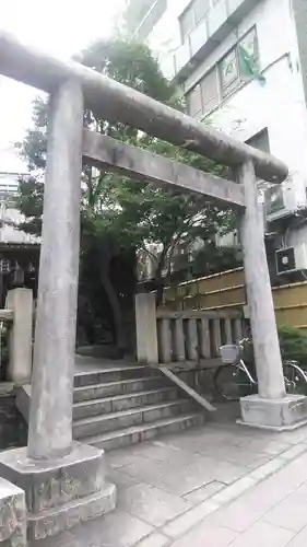 飯倉熊野神社の鳥居