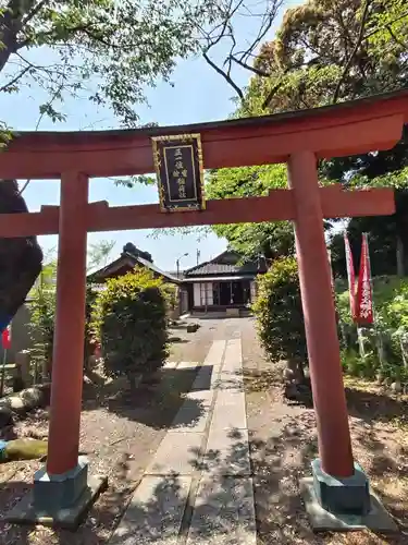 正一位霊験稲荷神社の鳥居