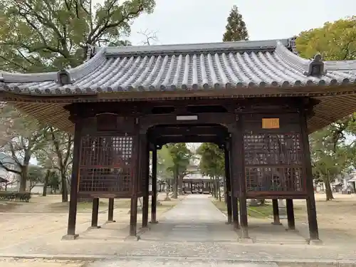 素盞嗚神社の山門