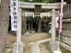 飛木稲荷神社の鳥居