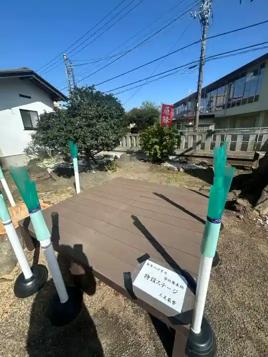 有鹿神社の{uncategorized: "未分類", other: "その他", undefined: "問題あり", building: "その他建物", grave: "お墓", sacred_gate: "鳥居", guardian: "狛犬", statue: "像", buddha: "仏像", history: "歴史", nature: "自然", garden: "庭園", animal: "動物", pagoda: "塔", temizu: "手水舎", mountain_gate: "山門・神門", sanctuary: "本殿・本堂", subordinate: "末社・摂社", art: "芸術", scenery: "景色", jizo: "地蔵", ema: "絵馬", goshuin: "御朱印", omikuji: "おみくじ", items: "授与品その他", amulet: "お守り", goshuincho: "御朱印帳", eats: "食事", festival: "お祭り", votive_dance: "神楽", shichigosan: "七五三参", wedding: "結婚式", experience: "体験その他", initially: "初詣", around: "周辺", anti_infection: "感染症対策"}