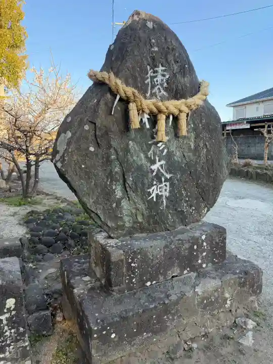 六所神社(六所宮)の{uncategorized: "未分類", other: "その他", undefined: "問題あり", building: "その他建物", grave: "お墓", sacred_gate: "鳥居", guardian: "狛犬", statue: "像", buddha: "仏像", history: "歴史", nature: "自然", garden: "庭園", animal: "動物", pagoda: "塔", temizu: "手水舎", mountain_gate: "山門・神門", sanctuary: "本殿・本堂", subordinate: "末社・摂社", art: "芸術", scenery: "景色", jizo: "地蔵", ema: "絵馬", goshuin: "御朱印", omikuji: "おみくじ", items: "授与品その他", amulet: "お守り", goshuincho: "御朱印帳", eats: "食事", festival: "お祭り", votive_dance: "神楽", shichigosan: "七五三参", wedding: "結婚式", experience: "体験その他", initially: "初詣", around: "周辺", anti_infection: "感染症対策"}