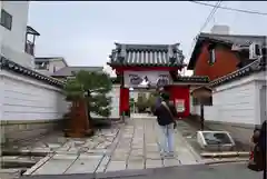 六道珍皇寺の山門