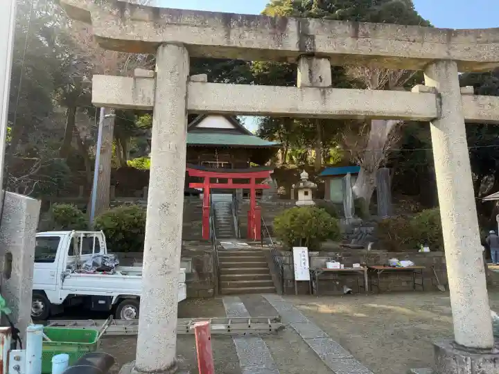 田谷御霊社の{uncategorized: "未分類", other: "その他", undefined: "問題あり", building: "その他建物", grave: "お墓", sacred_gate: "鳥居", guardian: "狛犬", statue: "像", buddha: "仏像", history: "歴史", nature: "自然", garden: "庭園", animal: "動物", pagoda: "塔", temizu: "手水舎", mountain_gate: "山門・神門", sanctuary: "本殿・本堂", subordinate: "末社・摂社", art: "芸術", scenery: "景色", jizo: "地蔵", ema: "絵馬", goshuin: "御朱印", omikuji: "おみくじ", items: "授与品その他", amulet: "お守り", goshuincho: "御朱印帳", eats: "食事", festival: "お祭り", votive_dance: "神楽", shichigosan: "七五三参", wedding: "結婚式", experience: "体験その他", initially: "初詣", around: "周辺", anti_infection: "感染症対策"}