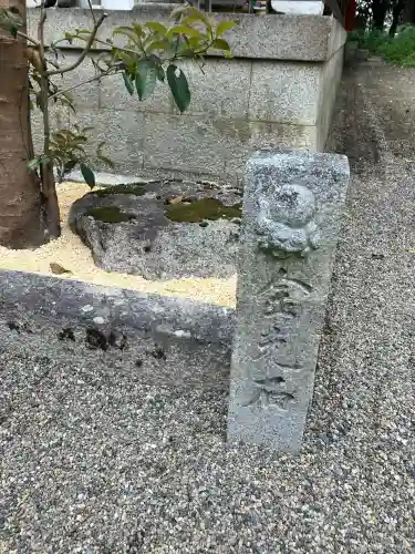 饒石神社の{uncategorized: "未分類", other: "その他", undefined: "問題あり", building: "その他建物", grave: "お墓", sacred_gate: "鳥居", guardian: "狛犬", statue: "像", buddha: "仏像", history: "歴史", nature: "自然", garden: "庭園", animal: "動物", pagoda: "塔", temizu: "手水舎", mountain_gate: "山門・神門", sanctuary: "本殿・本堂", subordinate: "末社・摂社", art: "芸術", scenery: "景色", jizo: "地蔵", ema: "絵馬", goshuin: "御朱印", omikuji: "おみくじ", items: "授与品その他", amulet: "お守り", goshuincho: "御朱印帳", eats: "食事", festival: "お祭り", votive_dance: "神楽", shichigosan: "七五三参", wedding: "結婚式", experience: "体験その他", initially: "初詣", around: "周辺", anti_infection: "感染症対策"}