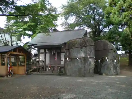 三ツ石神社の本殿