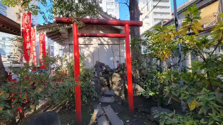 隆栄稲荷神社の末社・摂社