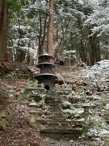 美濃國一宮　南宮大社の{uncategorized: "未分類", other: "その他", undefined: "問題あり", building: "その他建物", grave: "お墓", sacred_gate: "鳥居", guardian: "狛犬", statue: "像", buddha: "仏像", history: "歴史", nature: "自然", garden: "庭園", animal: "動物", pagoda: "塔", temizu: "手水舎", mountain_gate: "山門・神門", sanctuary: "本殿・本堂", subordinate: "末社・摂社", art: "芸術", scenery: "景色", jizo: "地蔵", ema: "絵馬", goshuin: "御朱印", omikuji: "おみくじ", items: "授与品その他", amulet: "お守り", goshuincho: "御朱印帳", eats: "食事", festival: "お祭り", votive_dance: "神楽", shichigosan: "七五三参", wedding: "結婚式", experience: "体験その他", initially: "初詣", around: "周辺", anti_infection: "感染症対策"}