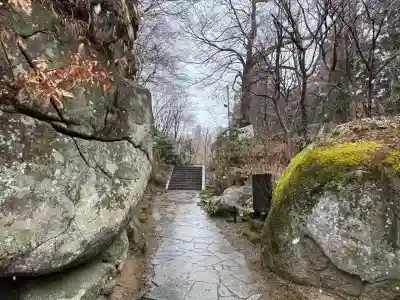 石都々古和気神社の{uncategorized: "未分類", other: "その他", undefined: "問題あり", building: "その他建物", grave: "お墓", sacred_gate: "鳥居", guardian: "狛犬", statue: "像", buddha: "仏像", history: "歴史", nature: "自然", garden: "庭園", animal: "動物", pagoda: "塔", temizu: "手水舎", mountain_gate: "山門・神門", sanctuary: "本殿・本堂", subordinate: "末社・摂社", art: "芸術", scenery: "景色", jizo: "地蔵", ema: "絵馬", goshuin: "御朱印", omikuji: "おみくじ", items: "授与品その他", amulet: "お守り", goshuincho: "御朱印帳", eats: "食事", festival: "お祭り", votive_dance: "神楽", shichigosan: "七五三参", wedding: "結婚式", experience: "体験その他", initially: "初詣", around: "周辺", anti_infection: "感染症対策"}