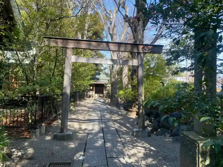 伊勢神社の{uncategorized: "未分類", other: "その他", undefined: "問題あり", building: "その他建物", grave: "お墓", sacred_gate: "鳥居", guardian: "狛犬", statue: "像", buddha: "仏像", history: "歴史", nature: "自然", garden: "庭園", animal: "動物", pagoda: "塔", temizu: "手水舎", mountain_gate: "山門・神門", sanctuary: "本殿・本堂", subordinate: "末社・摂社", art: "芸術", scenery: "景色", jizo: "地蔵", ema: "絵馬", goshuin: "御朱印", omikuji: "おみくじ", items: "授与品その他", amulet: "お守り", goshuincho: "御朱印帳", eats: "食事", festival: "お祭り", votive_dance: "神楽", shichigosan: "七五三参", wedding: "結婚式", experience: "体験その他", initially: "初詣", around: "周辺", anti_infection: "感染症対策"}