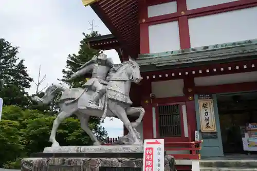 武蔵御嶽神社の像