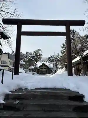 江別神社の{uncategorized: "未分類", other: "その他", undefined: "問題あり", building: "その他建物", grave: "お墓", sacred_gate: "鳥居", guardian: "狛犬", statue: "像", buddha: "仏像", history: "歴史", nature: "自然", garden: "庭園", animal: "動物", pagoda: "塔", temizu: "手水舎", mountain_gate: "山門・神門", sanctuary: "本殿・本堂", subordinate: "末社・摂社", art: "芸術", scenery: "景色", jizo: "地蔵", ema: "絵馬", goshuin: "御朱印", omikuji: "おみくじ", items: "授与品その他", amulet: "お守り", goshuincho: "御朱印帳", eats: "食事", festival: "お祭り", votive_dance: "神楽", shichigosan: "七五三参", wedding: "結婚式", experience: "体験その他", initially: "初詣", around: "周辺", anti_infection: "感染症対策"}