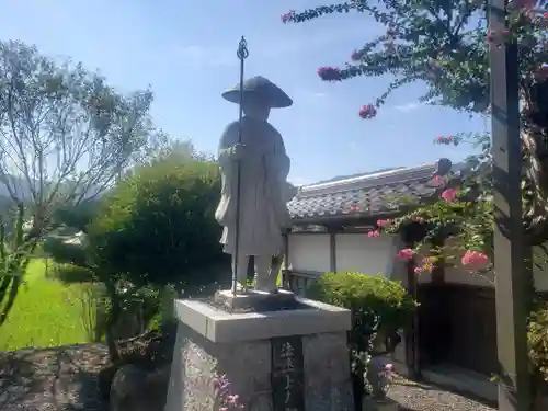 敬恩寺の像