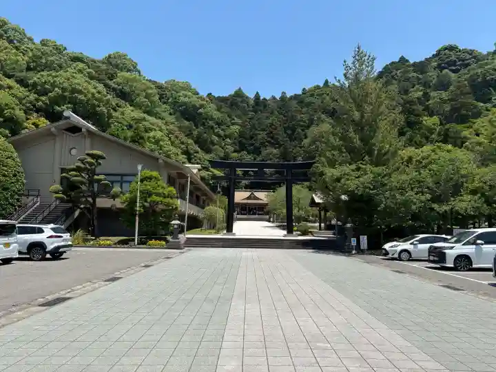鹿児島縣護國神社の{uncategorized: "未分類", other: "その他", undefined: "問題あり", building: "その他建物", grave: "お墓", sacred_gate: "鳥居", guardian: "狛犬", statue: "像", buddha: "仏像", history: "歴史", nature: "自然", garden: "庭園", animal: "動物", pagoda: "塔", temizu: "手水舎", mountain_gate: "山門・神門", sanctuary: "本殿・本堂", subordinate: "末社・摂社", art: "芸術", scenery: "景色", jizo: "地蔵", ema: "絵馬", goshuin: "御朱印", omikuji: "おみくじ", items: "授与品その他", amulet: "お守り", goshuincho: "御朱印帳", eats: "食事", festival: "お祭り", votive_dance: "神楽", shichigosan: "七五三参", wedding: "結婚式", experience: "体験その他", initially: "初詣", around: "周辺", anti_infection: "感染症対策"}
