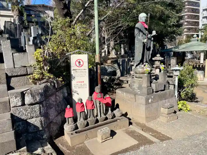 大泉寺の{uncategorized: "未分類", other: "その他", undefined: "問題あり", building: "その他建物", grave: "お墓", sacred_gate: "鳥居", guardian: "狛犬", statue: "像", buddha: "仏像", history: "歴史", nature: "自然", garden: "庭園", animal: "動物", pagoda: "塔", temizu: "手水舎", mountain_gate: "山門・神門", sanctuary: "本殿・本堂", subordinate: "末社・摂社", art: "芸術", scenery: "景色", jizo: "地蔵", ema: "絵馬", goshuin: "御朱印", omikuji: "おみくじ", items: "授与品その他", amulet: "お守り", goshuincho: "御朱印帳", eats: "食事", festival: "お祭り", votive_dance: "神楽", shichigosan: "七五三参", wedding: "結婚式", experience: "体験その他", initially: "初詣", around: "周辺", anti_infection: "感染症対策"}
