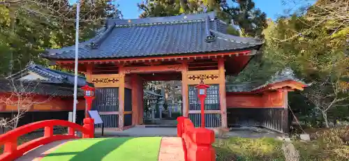 涼ケ岡八幡神社の山門