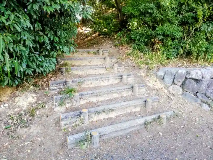 檜山神社(建部大社境外末社)の{uncategorized: "未分類", other: "その他", undefined: "問題あり", building: "その他建物", grave: "お墓", sacred_gate: "鳥居", guardian: "狛犬", statue: "像", buddha: "仏像", history: "歴史", nature: "自然", garden: "庭園", animal: "動物", pagoda: "塔", temizu: "手水舎", mountain_gate: "山門・神門", sanctuary: "本殿・本堂", subordinate: "末社・摂社", art: "芸術", scenery: "景色", jizo: "地蔵", ema: "絵馬", goshuin: "御朱印", omikuji: "おみくじ", items: "授与品その他", amulet: "お守り", goshuincho: "御朱印帳", eats: "食事", festival: "お祭り", votive_dance: "神楽", shichigosan: "七五三参", wedding: "結婚式", experience: "体験その他", initially: "初詣", around: "周辺", anti_infection: "感染症対策"}