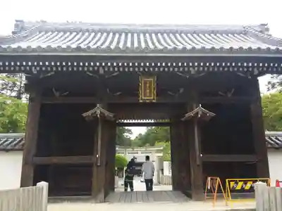 多田神社の山門・神門